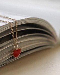 통통 레드하트 목걸이