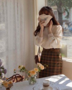 [LABEL] 비앤나 리브앤 펀칭자수 넥레스 블라우스[size:F,1]