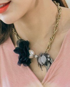 카사블랑카 목걸이