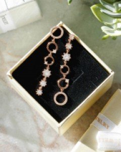 [은침] 샨디 크리스탈 언발 귀걸이