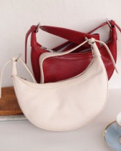 레더 반달 크로스백