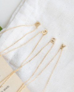 새라 알파벳 목걸이