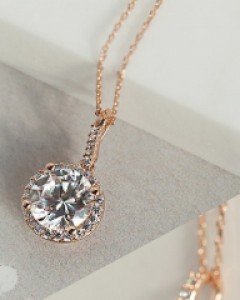 데스트니 목걸이