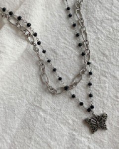 블랙볼나비목걸이