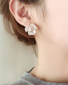 CE1473 가냘픈꽃 자개 귀걸이 / 귀찌