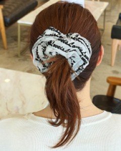 H-1048 레이스 레터링 헤어슈슈 / 2컬러 / 곱창 머리끈