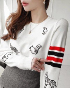 에니멀 단추 배색 울 니트