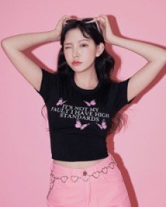 [무료배송] 나비 레터링 크롭 티셔츠 B0805
