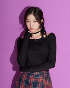 [무료배송] 넥 리본 포인트 슬림 티 B2909