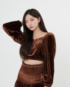 [무료배송] 벨벳 밴딩 오프숄더 크롭 탑 B1410