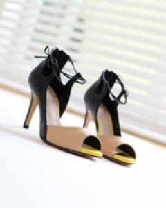 스트랩끈이 매력적인 슈즈