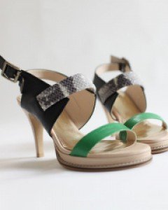 모던함과 뱀피와의만남 투톤샌들