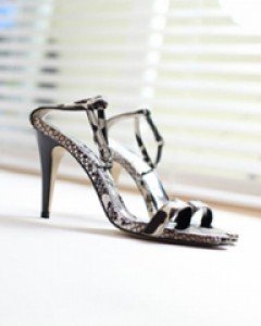 천연송치레오파드 샌들