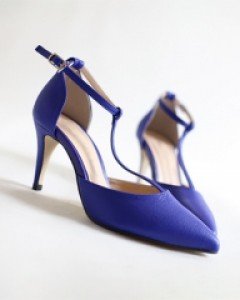 섹시한 느낌의 발등 스트랩펌프스힐