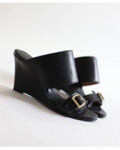 슬링백이 모던하게 세련되졌지요