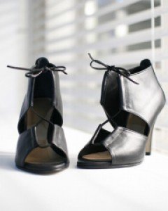 빛나는 코디룩을 완성하고 싶을때 부티슈즈