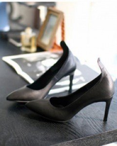 스타일리시하게 엣지를 살려주는 펌프스힐