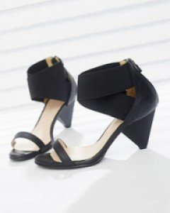 베이직한 라인에 깔끔그자체어떤룩도 소화해내는샌들