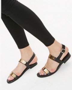 어디든 매치되는 완벽한 샌들