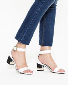 실용성백만점 캐주얼한 미들힐샌들