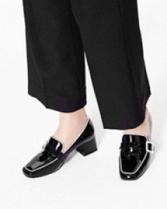 애나멜광택감이 더욱더 돋보이는 벨트장식