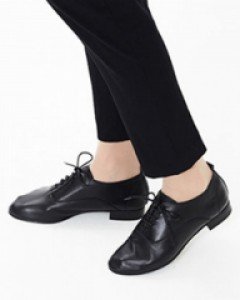 어느룩에도 어울리는 스크한 매력의슈즈