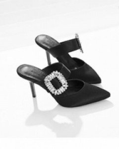 슬림한 라인 큐빅장식이 돋보이는 센스만점슈즈