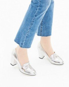 반짝반짝 매력적인 소재로 깔끔한 데일리슈즈