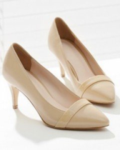 우아한 라인감의 베이직 펌프스힐