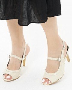 우아하면서도 시원한 느낌 토오픈 슬링백