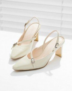 부드러운 라인감으로 가볍게 감싸주는 로멘틱 슬링백