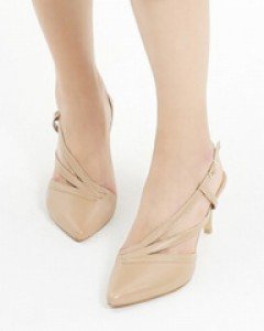 은은하게 뿜어져 나오는 뷰티섹시 스트랩 슬링백