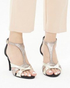 블링블링 우아한 멋을 뽐내는 스트랩 샌들힐