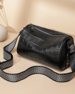 크로커다일 무늬피 바게트 크로스백