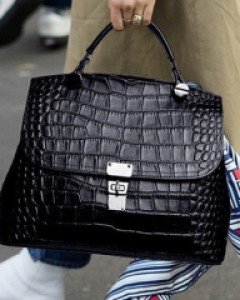 섬세하면서도 선명한 레더무늬피 토드백