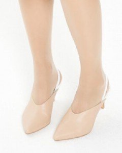 모던하게 떨어지는 V라인의 스타일슬링백힐