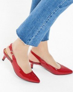 한 눈에 시선을 사로잡는 핫!레드 슬링백힐