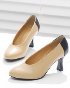 우아한 라인감을 가진 베이직 펌프스힐