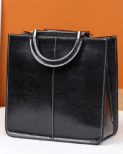 플랫한 실루엣과 레더로 매일매일함께!