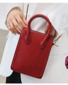 플랫하면서도 시크한실루엣, 무디크로스백