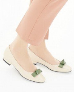 리본장식을 더해 로멘틱하게! 러블리플랫슈즈