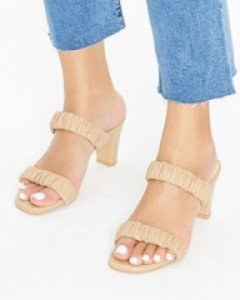 러블리함과 사랑스러움이 묻어나는 뮬슬리퍼