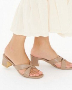 꼬임장식으로 포인트를 더한 데일리 슬리퍼