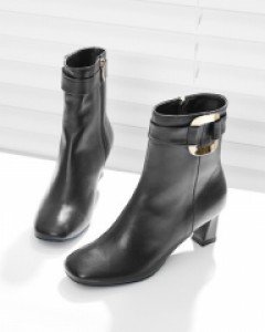 세련된 디자인과 장식 포인트의 만남 부츠