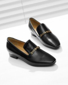 신기만해도 고급스러움이 배가되는 심플 로퍼