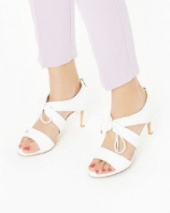 스트랩 포인트 화이트 샌들힐