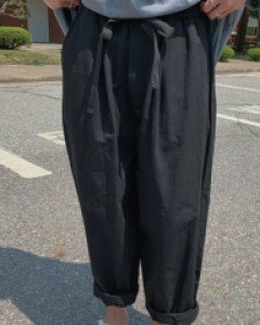 Two-Tuck Wide Banding Pants