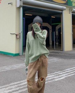 Signature label V neck wool knit