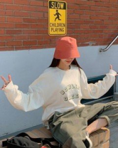 Green embroidered long sleeve tee