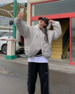 Easy reversible hood padding